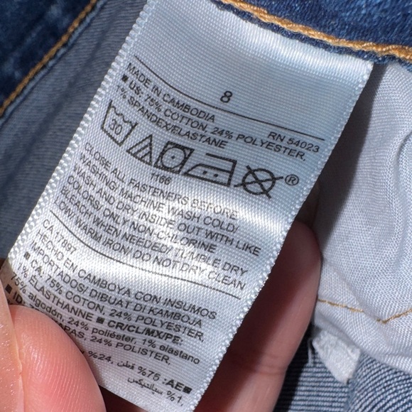 Old Navy- Women’s Blue Denim Cuffed Bermuda Shorts Size 8 - Picture 5 of 13